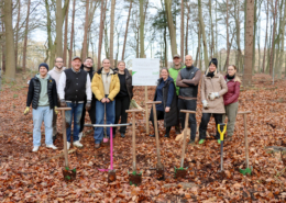 Am 03. Dezember setzten Mitarbeitende der RHD AG gemeinsam mit dem Team von Green Solution ein starkes Zeichen für Klima- und Waldschutz ..